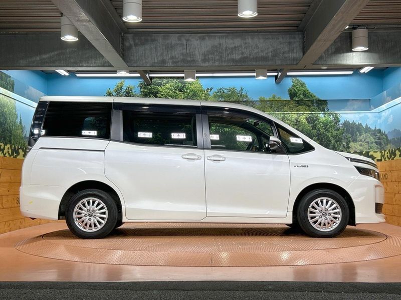 2015 Toyota Voxy DAA-ZWR80G (UW-6a925017386fa)[15]