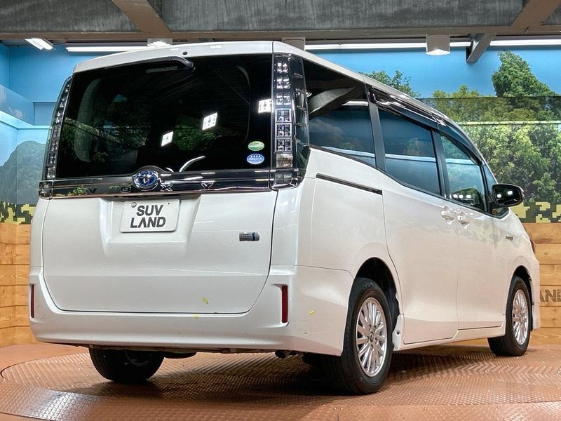 2015 Toyota Voxy DAA-ZWR80G (UW-6a925017386fa)[14]