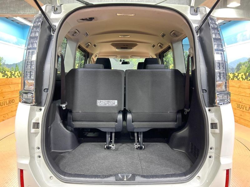 2015 Toyota Voxy DAA-ZWR80G (UW-6a925017386fa)[24]