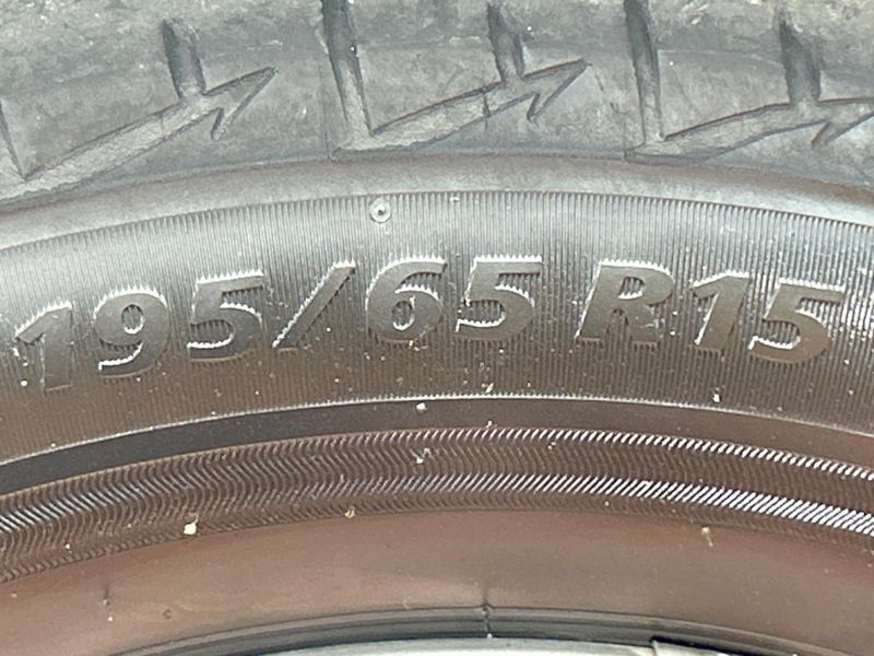 2015 Toyota Voxy DAA-ZWR80G (UW-6a925017386fa)[9]