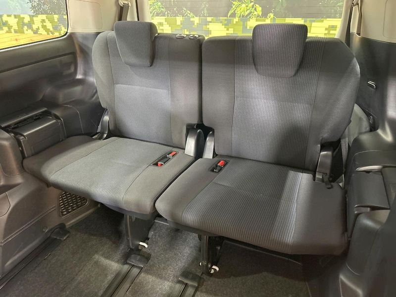 2015 Toyota Voxy DAA-ZWR80G (UW-6a925017386fa)[21]