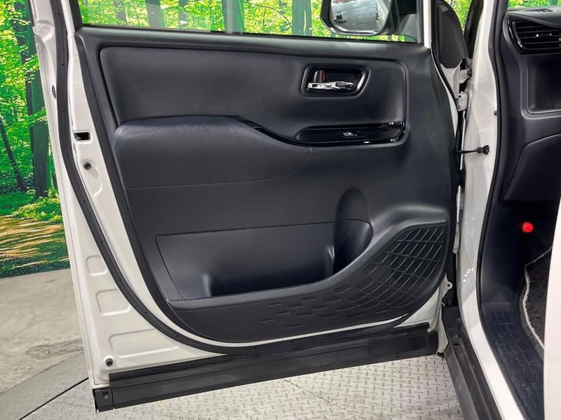 2019 Toyota Noah DAA-ZWR80W (UW-6a92501aa6d8b)[7]
