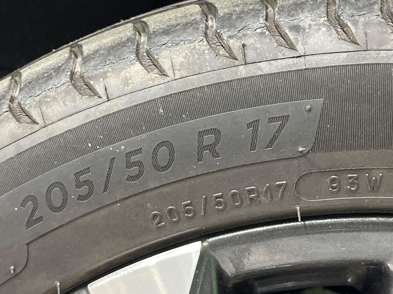 2022 Toyota Voxy 6AA-ZWR90W (UW-6a92502039c6a)[18]