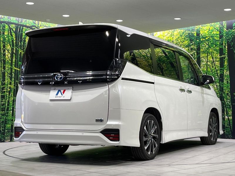 2022 Toyota Voxy 6AA-ZWR90W (UW-6a92502039c6a)[23]