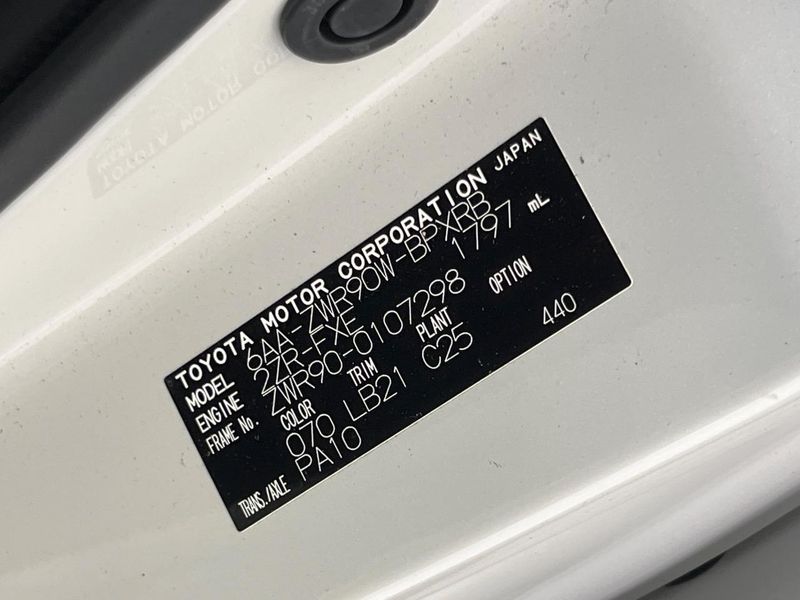 2023 Toyota Voxy 6AA-ZWR90W (UW-6a9250239312b)[1]