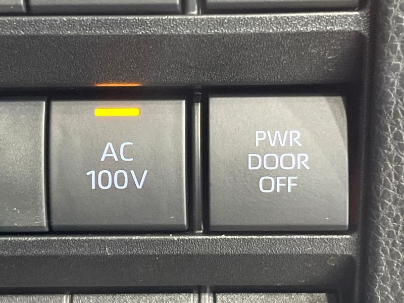 2023 Toyota Voxy 6AA-ZWR90W (UW-6a92502438c51)[29]