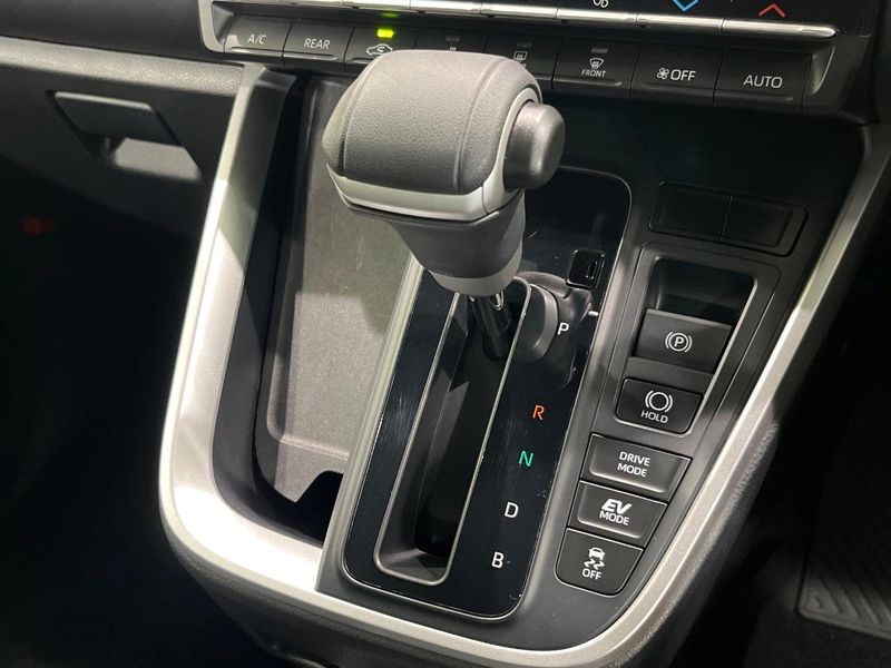 2023 Toyota Voxy 6AA-ZWR90W (UW-6a92502438c51)[15]