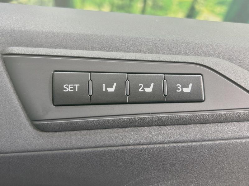 2020 Toyota Alphard 3BA-AGH30W (UW-6a939db7432fb)[24]