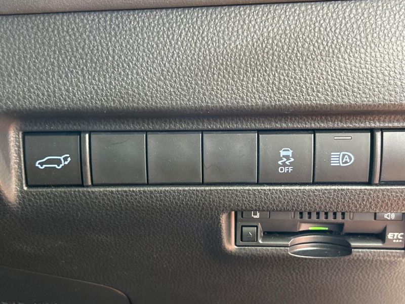 2022 Toyota Harrier Hybrid 6AA-AXUH80 (UW-6a939ddf15d1f)[5]
