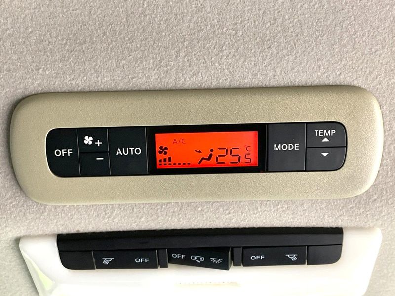 2016 Nissan Serena DAA-GFC27 (UW-6a939e82b79c3)[21]