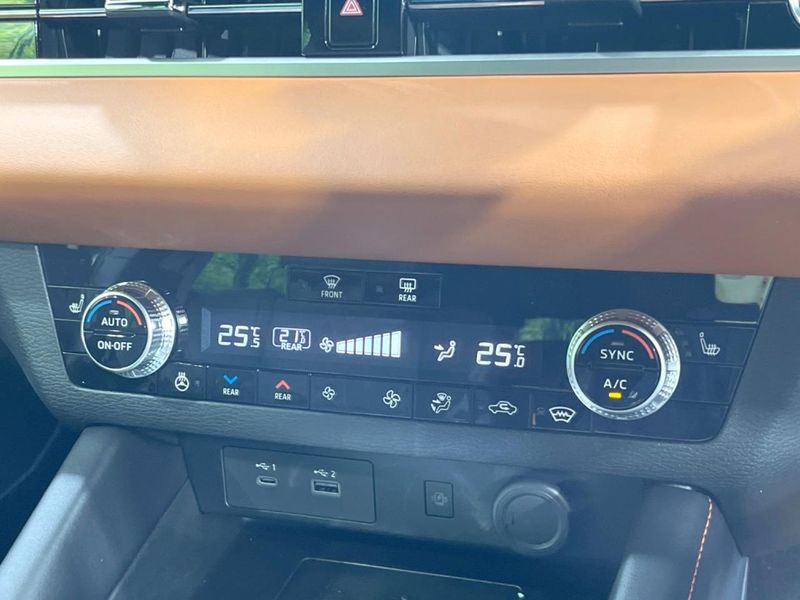 2022 Mitsubishi OUTLANDER PHEV 5LA-GN0W (UW-6a939e984753c)[17]