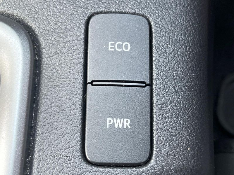 2023 Toyota Hilux 3DF-GUN125 (UW-6a939eb5a1980)[18]