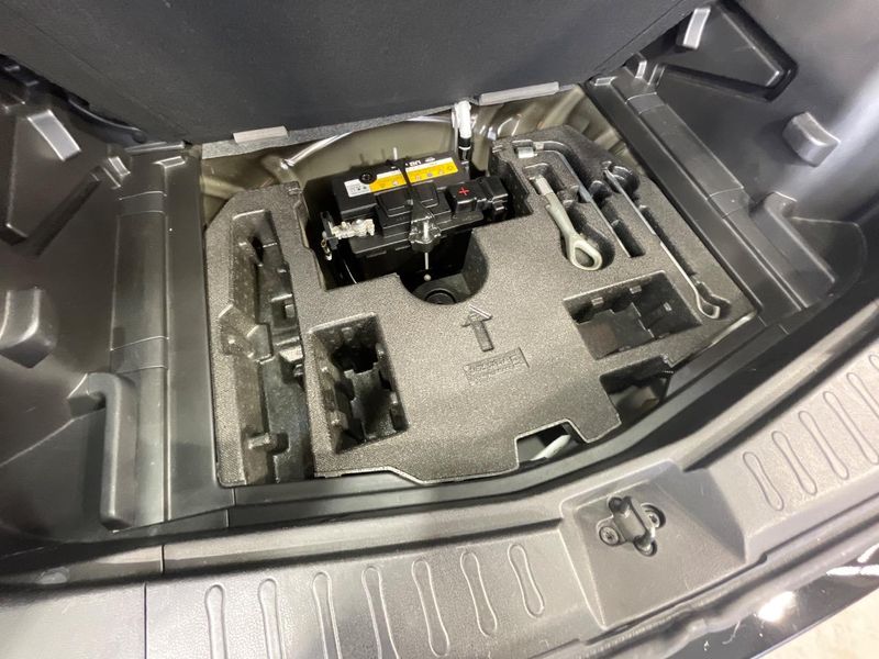 2017 Nissan Note DAA-HE12 (UW-6a939ec342c63)[23]