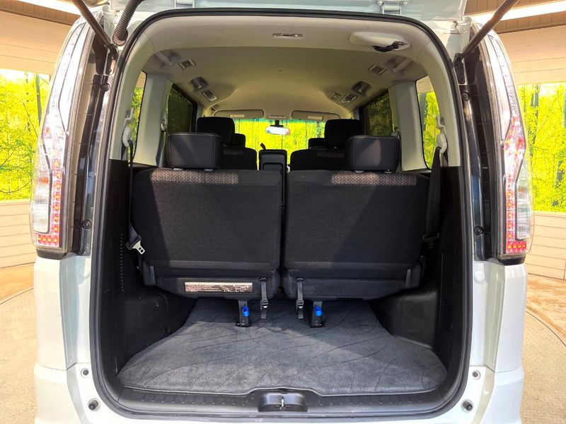 2014 Nissan Serena DAA-HFC26 (UW-6a939ed31eb0c)[19]