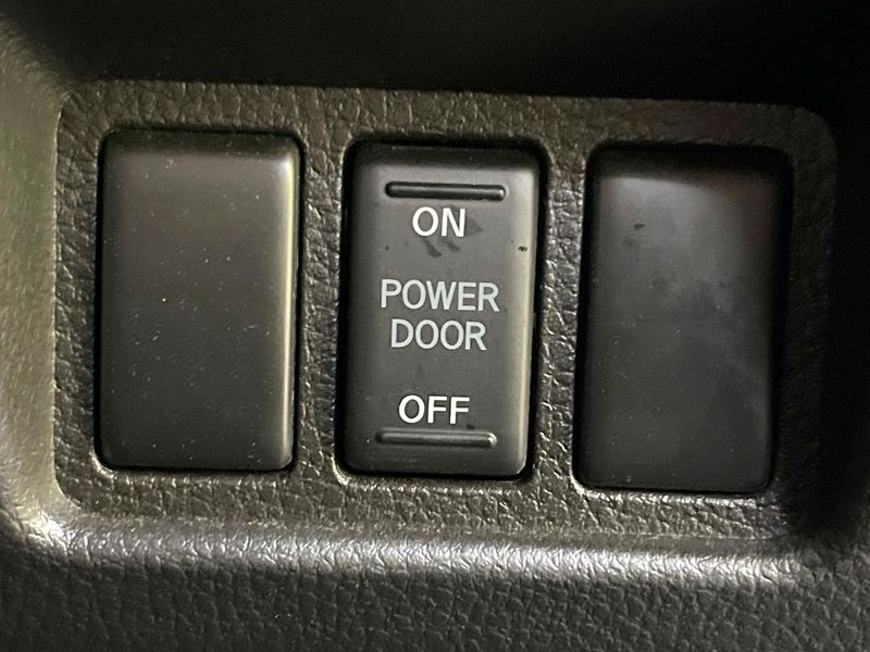 2016 Nissan Serena DAA-HFC26 (UW-6a939ed47e4ab)[20]