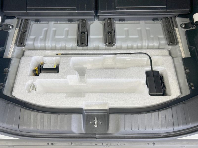 2023 Honda N-BOX CUSTOM 6BA-JF5 (UW-6a939f3785499)[25]