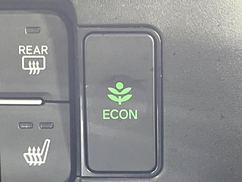2024 Honda N-BOX CUSTOM 6BA-JF5 (UW-6a939f390a553)[27]