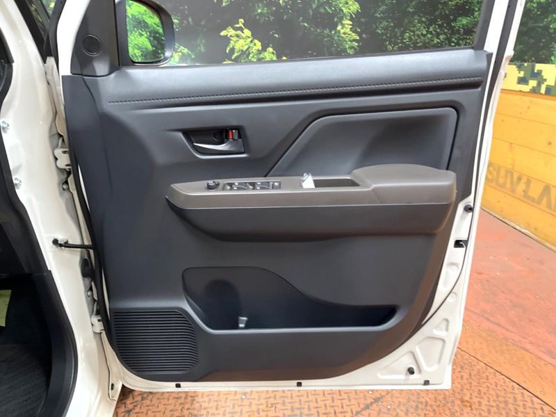 2022 Toyota Roomy 5BA-M900A (UW-6a939fd47abe4)[15]