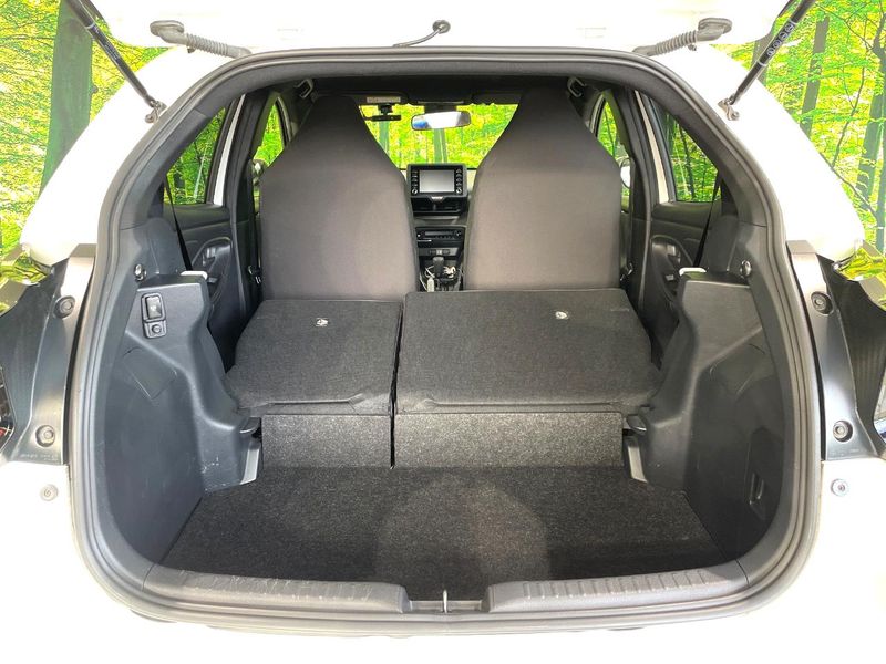 2021 Toyota Yaris 6AA-MXPH10 (UW-6a93a06377fa2)[13]