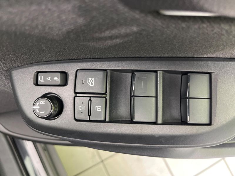 2021 Toyota Yaris Cross 6AA-MXPJ10 (UW-6a93a06545b15)[13]