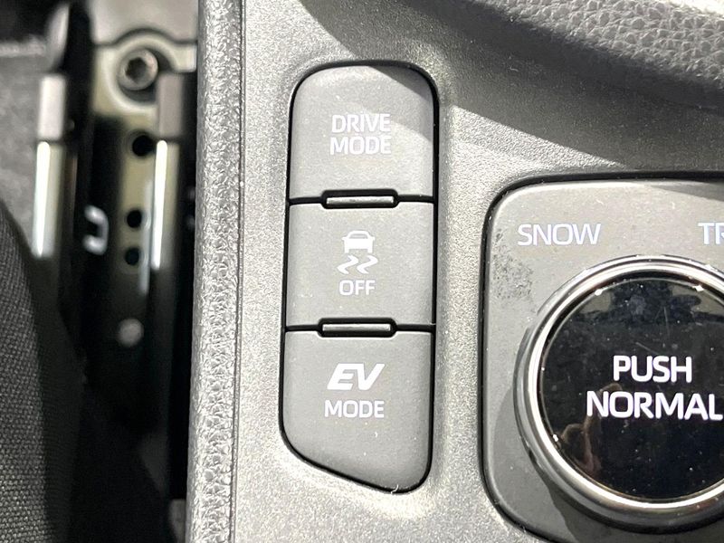 2023 Toyota Yaris Cross 6AA-MXPJ15 (UW-6a93a07244f0f)[28]