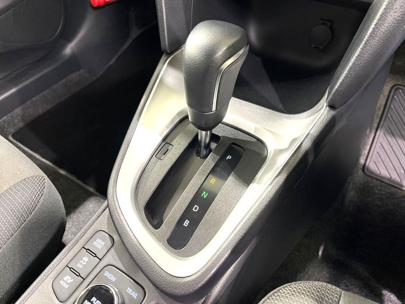 2023 Toyota Yaris Cross 6AA-MXPJ15 (UW-6a93a07244f0f)[25]