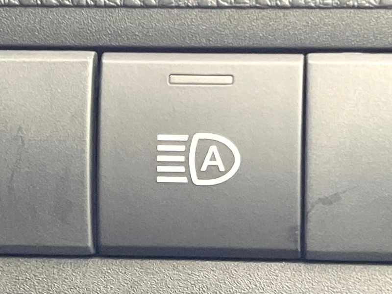 2025 Toyota Aqua 6AA-MXPK11 (UW-6a93a078b60d3)[17]