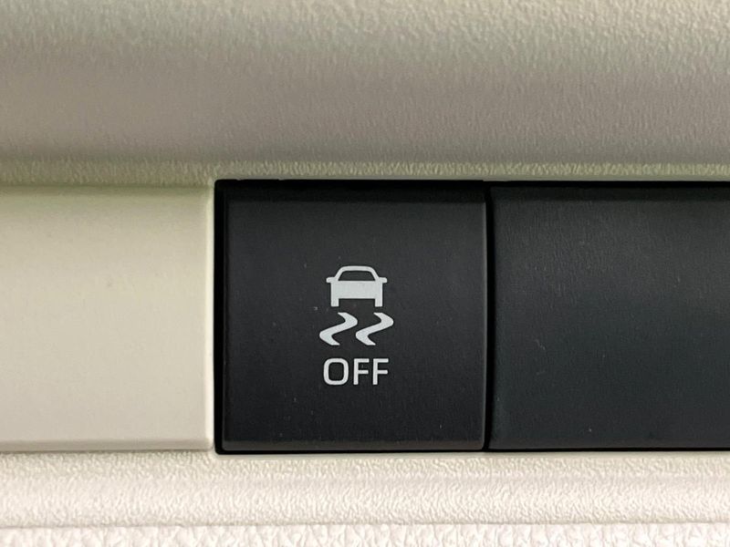 2023 Toyota Sienta 6AA-MXPL10G (UW-6a93a07cd9ee5)[9]