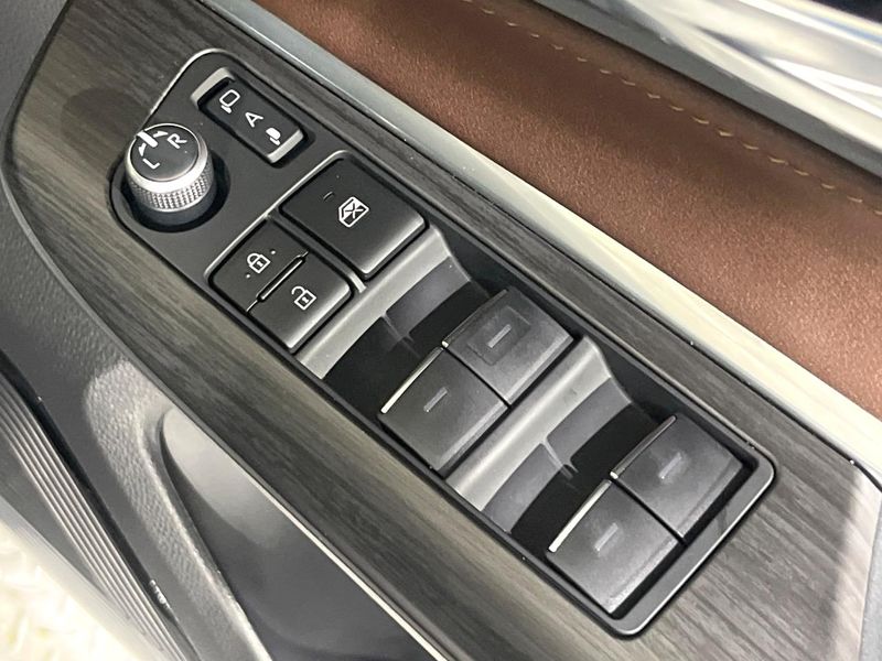 2023 Toyota Harrier 6BA-MXUA80 (UW-6a93a08dacdd8)[21]