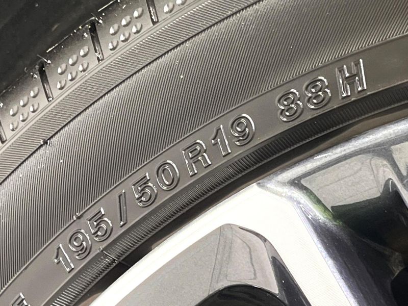 2024 Toyota Prius 6AA-MXWH65 (UW-6a93a09a77891)[13]
