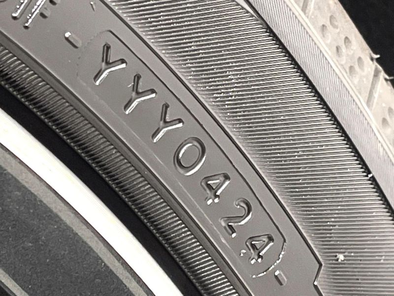 2024 Toyota Prius 6AA-MXWH65 (UW-6a93a09a77891)[15]