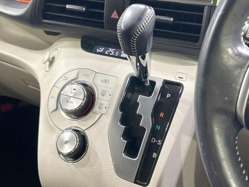 2016 Toyota Sienta DBA-NSP170G (UW-6a93a0c6408cd)[25]