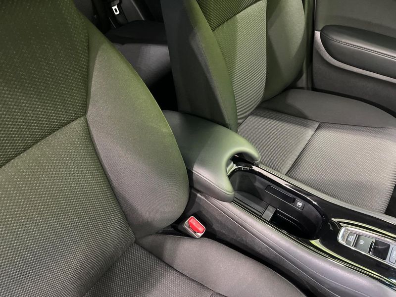 2016 Honda Vezel DAA-RU3 (UW-6a93a0e649879)[28]