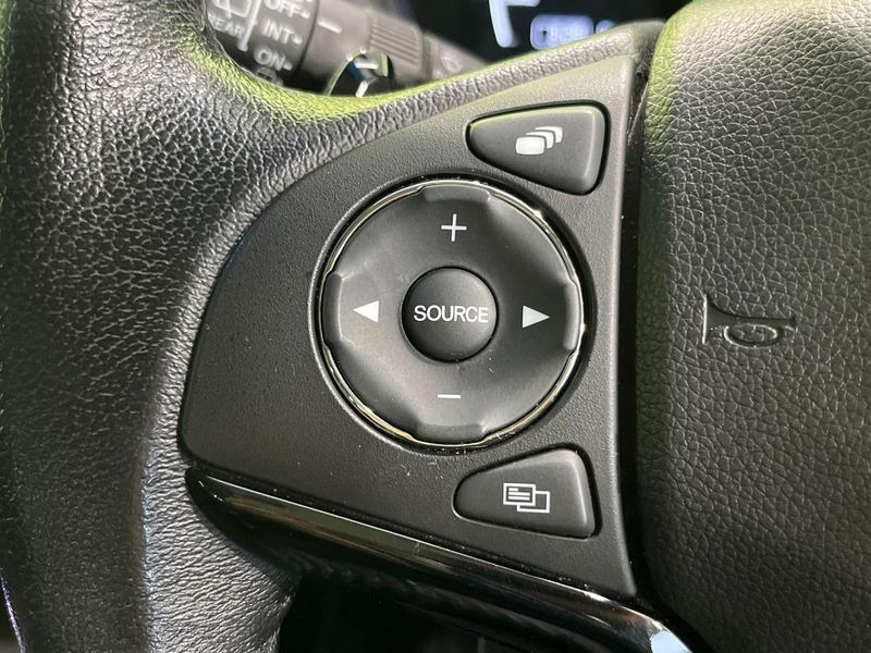 2016 Honda Vezel DAA-RU3 (UW-6a93a0e649879)[15]