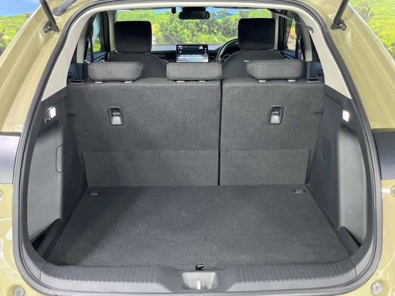 2022 Honda Vezel 6AA-RV5 (UW-6a93a0efc5486)[21]
