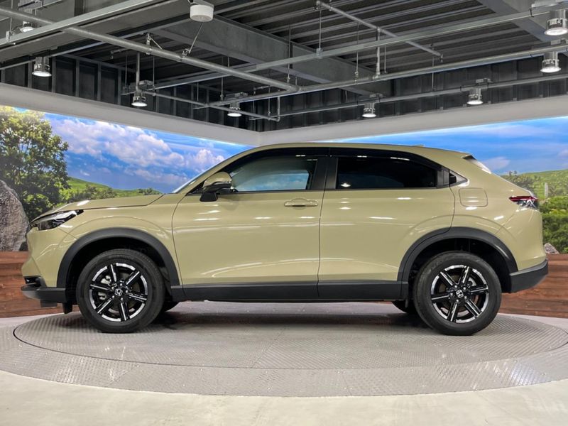 2022 Honda Vezel 6AA-RV5 (UW-6a93a0efc5486)[13]