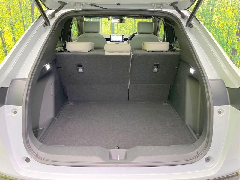 2022 Honda Vezel 6AA-RV5 (UW-6a93a0f096d00)[14]