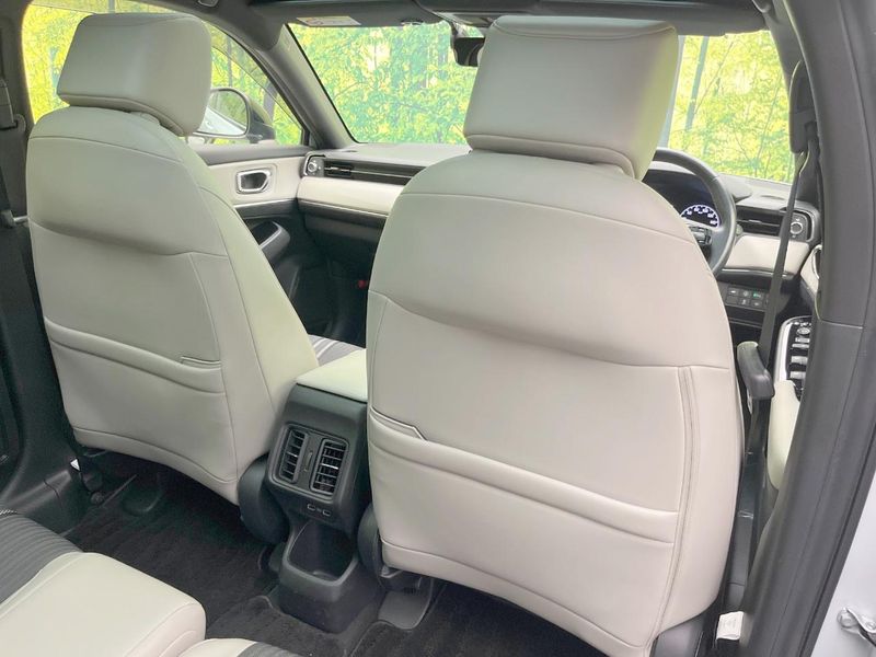 2022 Honda Vezel 6AA-RV5 (UW-6a93a0f096d00)[27]