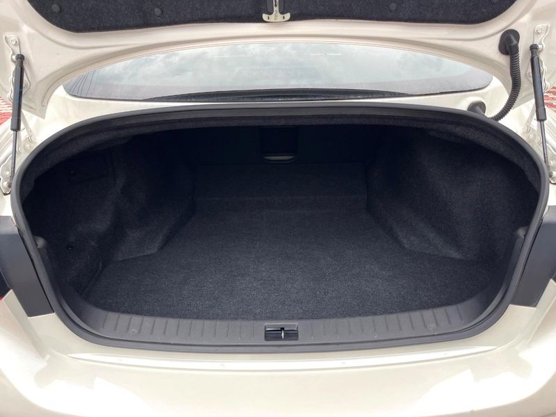 2016 Nissan Skyline DBA-YV37 (UW-6a93a15fec18c)[25]