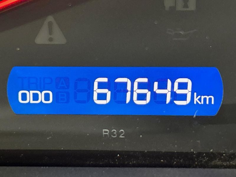 2015 Toyota Voxy DBA-ZRR80W (UW-6a93a16e5a420)[2]