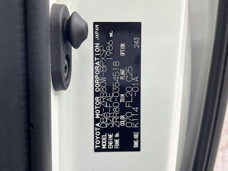 2017 Toyota Voxy DBA-ZRR80W (UW-6a93a1721908b)[1]