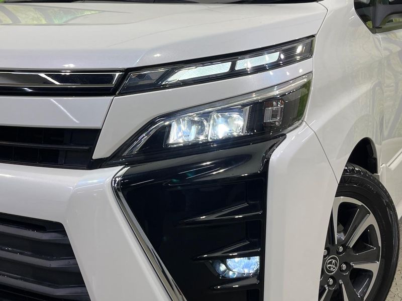 2017 Toyota Voxy DBA-ZRR80W (UW-6a93a1721908b)[14]