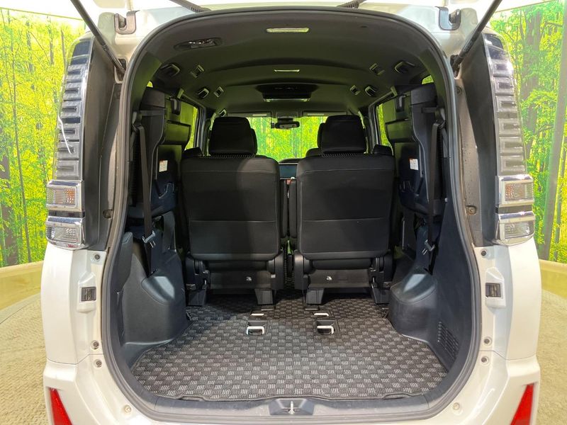 2017 Toyota Voxy DBA-ZRR80W (UW-6a93a1721908b)[22]