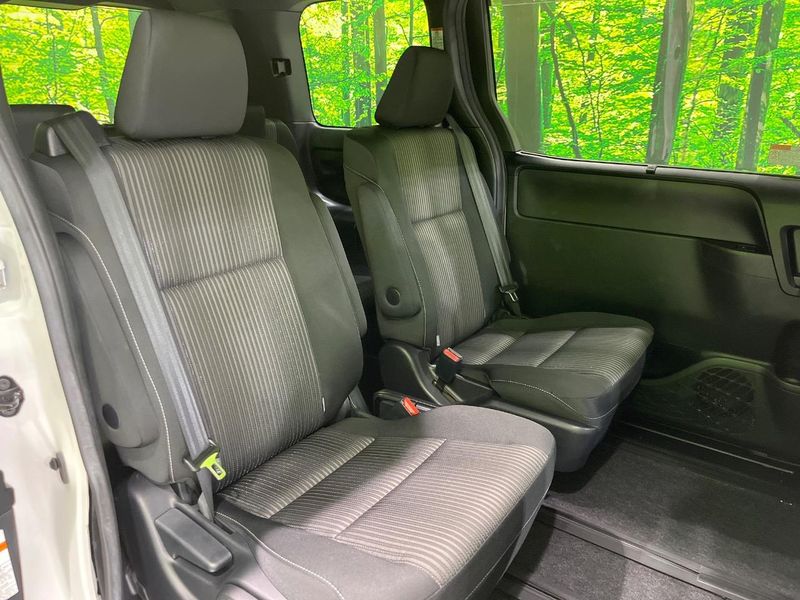 2017 Toyota Voxy DBA-ZRR80W (UW-6a93a1726bebd)[7]