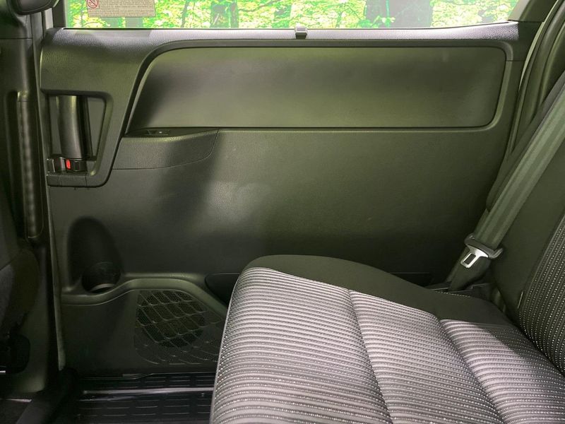 2017 Toyota Voxy DBA-ZRR80W (UW-6a93a1726bebd)[27]