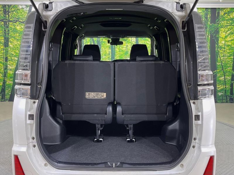 2017 Toyota Voxy DBA-ZRR80W (UW-6a93a172d1985)[29]
