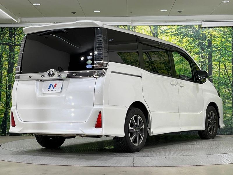 2017 Toyota Voxy DBA-ZRR80W (UW-6a93a172d1985)[16]