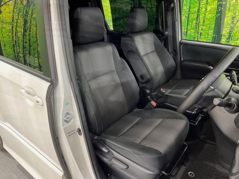 2017 Toyota Voxy DBA-ZRR80W (UW-6a93a172d1985)[23]
