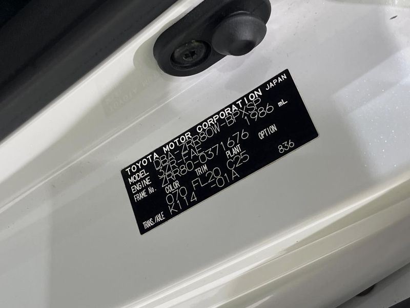 2017 Toyota Voxy DBA-ZRR80W (UW-6a93a172d1985)[1]