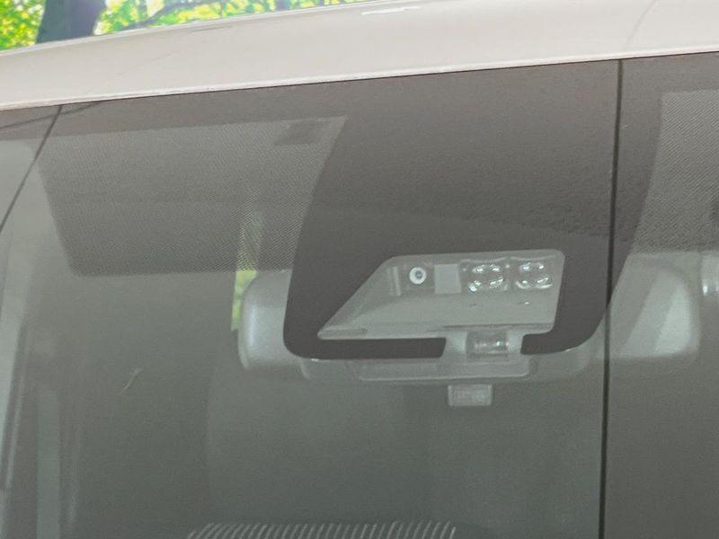 2017 Toyota Voxy DBA-ZRR80W (UW-6a93a172d1985)[20]